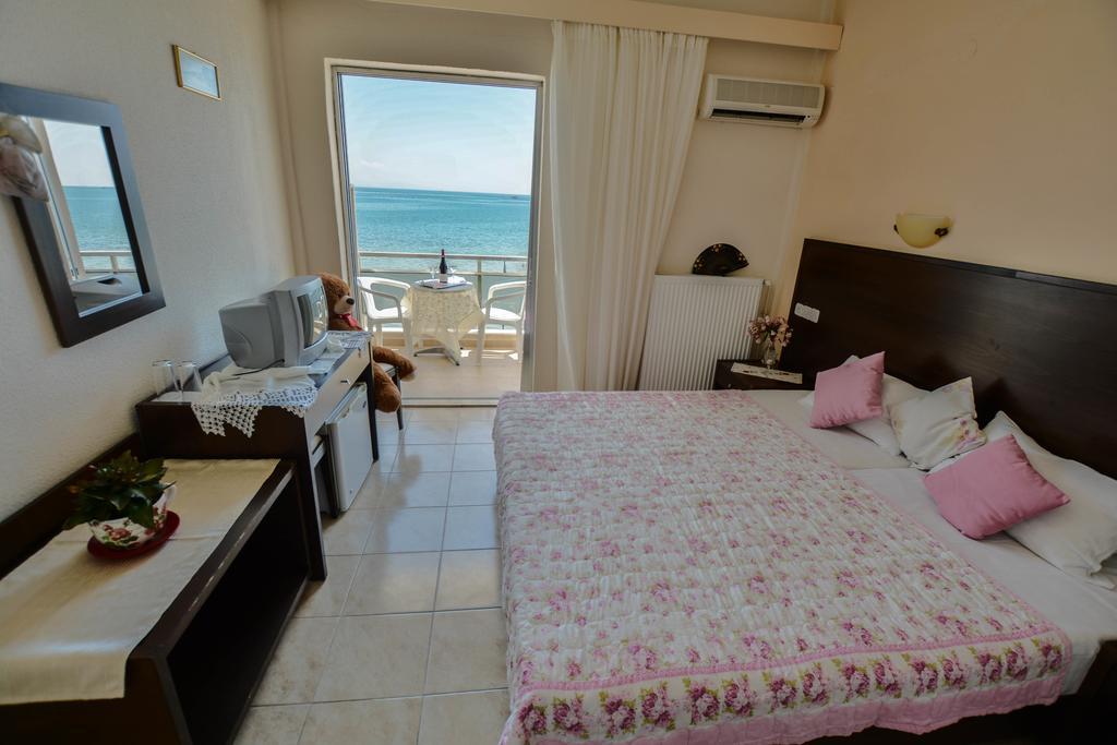Hotel Achillion Makrygialos Bagian luar foto