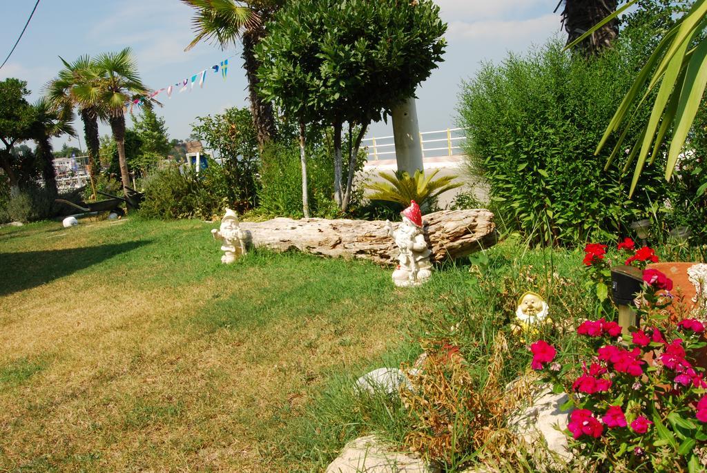 Hotel Achillion Makrygialos Bagian luar foto