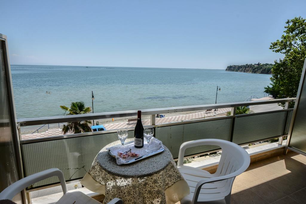 Hotel Achillion Makrygialos Bagian luar foto